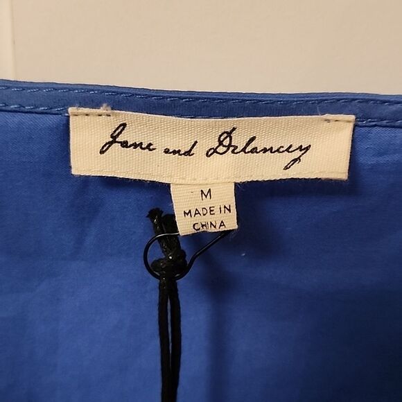 NWT Jane and Delancey womens Sz M Blue 3/4 Bell Sleeve V-Neck Embellished Blouse - Picture 3 of 14